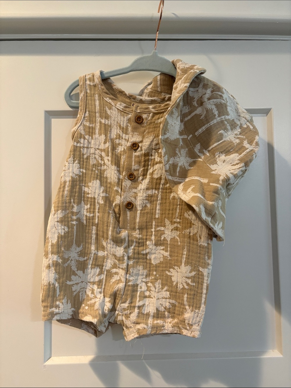 BearPaw Little Boy Tan Palm-Print Sleeveless Romper with Hat 3-6 Months